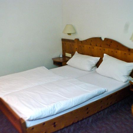Gasthof Zum Kauzen Ochsenfurt Buitenkant foto