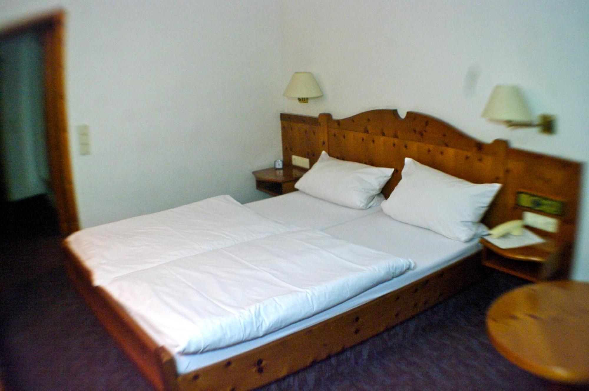 Gasthof Zum Kauzen Ochsenfurt Buitenkant foto